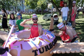 V Bratislave lietali blaznive stroje inzinieri s fantaziou premenili Kuchajdu na letecky cirkus