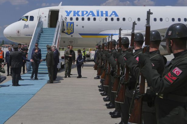 VIDEO Zelenskyj pristal v Kosiciach dohliadal vrtulnik