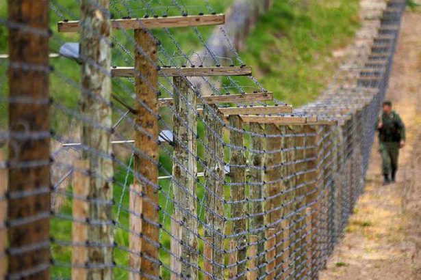 Vladimir Putin nariadil postavit opevnenia na hranici s Finskom