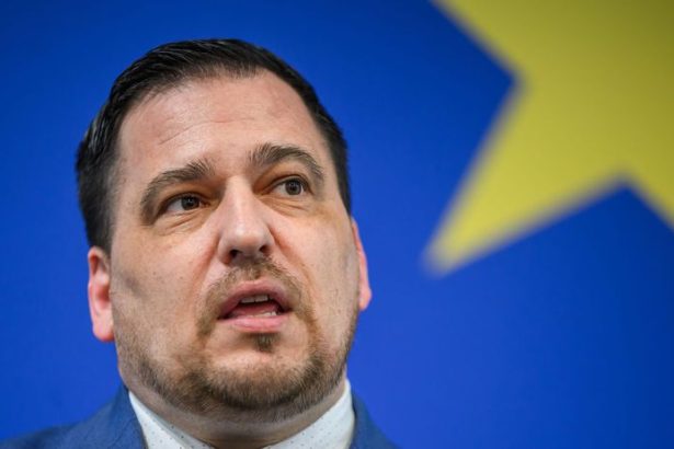 Zdechovsky Klientelizmus a netransparentnost ohrozuju fondy EU na SR