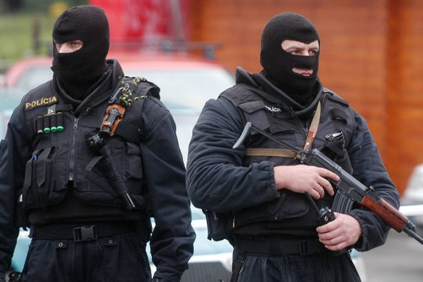 Akcia Dexter Policia v Hnusti zasahuje pre chemikalie
