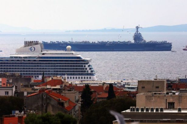 FOTO Najvacsia vojnova lod sveta opat v Splite