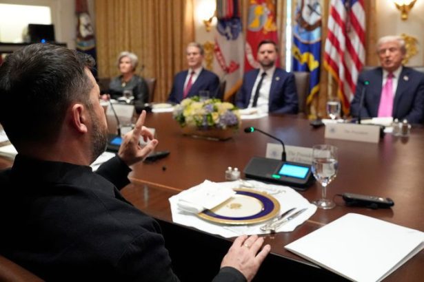 Husta atmosfera v Bielom dome Trump podla Financial Times tlacil na Zelenskeho aby vyhovel Putinovi