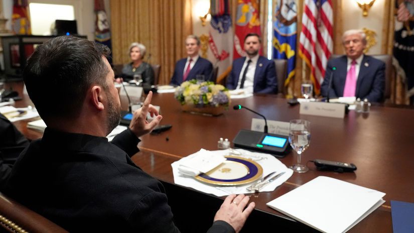 Husta atmosfera v Bielom dome Trump podla Financial Times tlacil na Zelenskeho aby vyhovel Putinovi