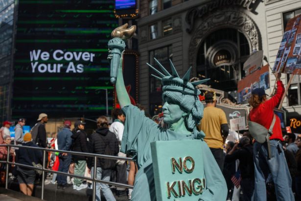 Miliony ludi v uliciach USA proti Trumpovi