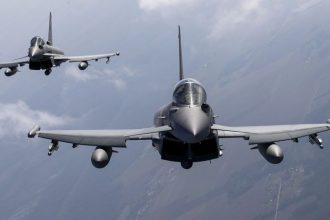 NATO posilnuje na juhu Turecko vyzbrojuje britske Eurofighter Typhoon