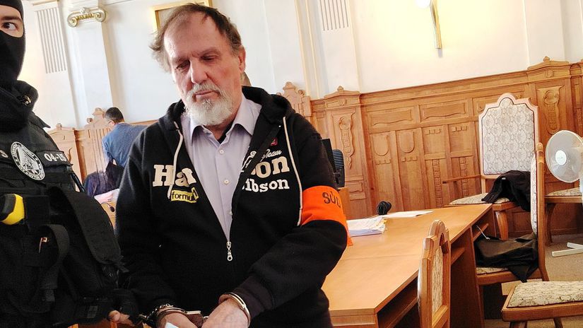 Na sude s Cintulom ukazali premierovo krvave oblecenie