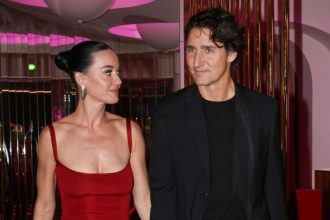 POTVRDENE Prve foto zamilovanej superstar a expremiera v Parizi