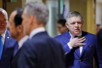 Uder na rusky plyn a tienovu flotilu EU schvalila novy balik sankcii Slovensko zrusilo blokadu