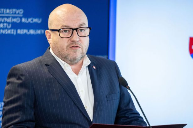 600 tisic eur za stanok v Cine Vlada odvolala tajomnika Huliaka