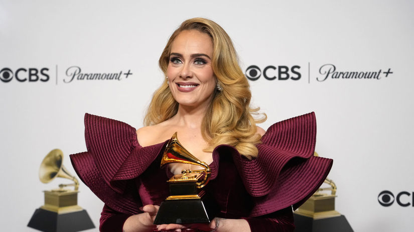 Adele sokuje fanusikov Vymiena spev za film