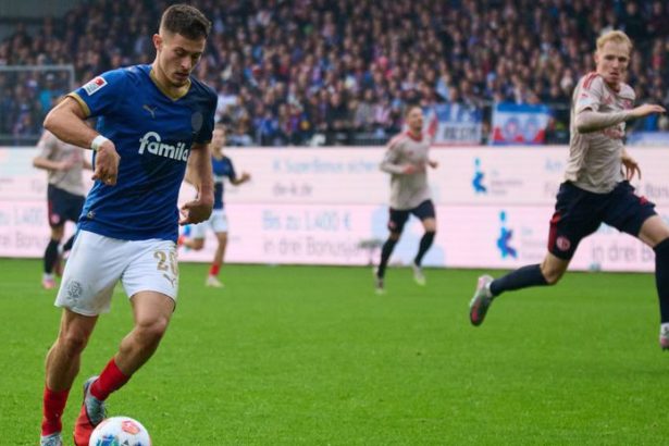 Calzona vypocul zelanie ludu a nazval ho zolikom Aj v Nemecku chcu aby sme ich zdolali vravi Kapralik