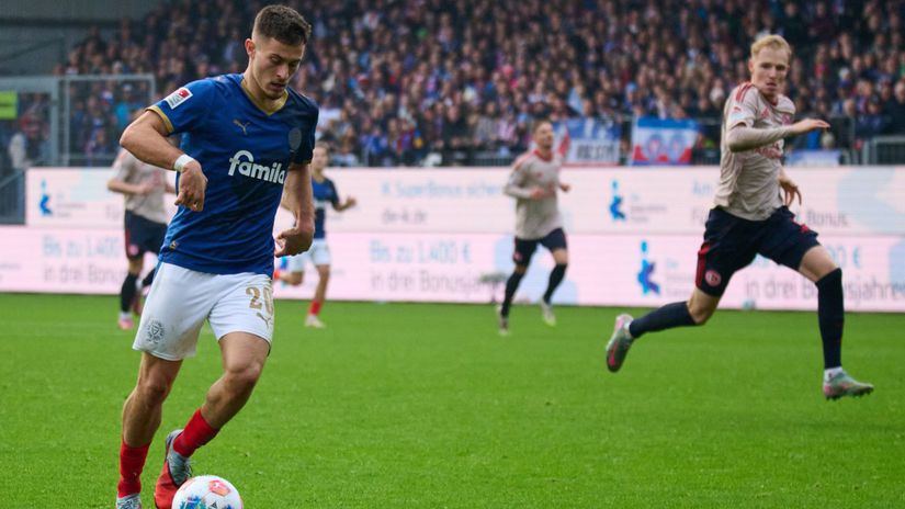 Calzona vypocul zelanie ludu a nazval ho zolikom Aj v Nemecku chcu aby sme ich zdolali vravi Kapralik