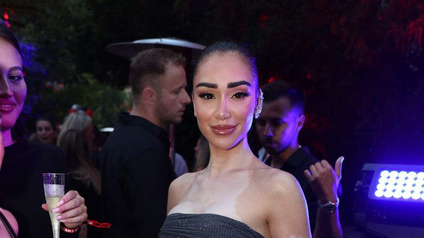 Ceska kraska dostala kopacky od zeny s ktorou chcela deti