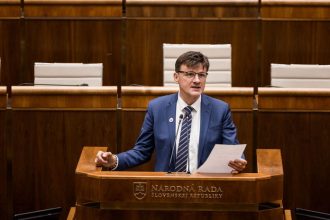 Hromadne prepustanie v lesoch az 500 ohrozenych