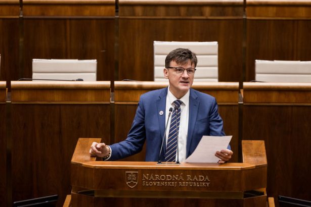 Hromadne prepustanie v lesoch az 500 ohrozenych