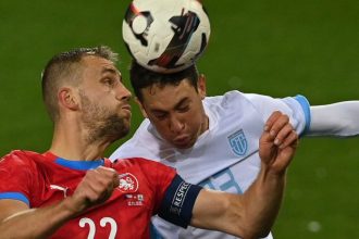 Kruty trest za ignorovanie fanusikov Lider ceskej reprezentacie prisiel o pasku kapitana