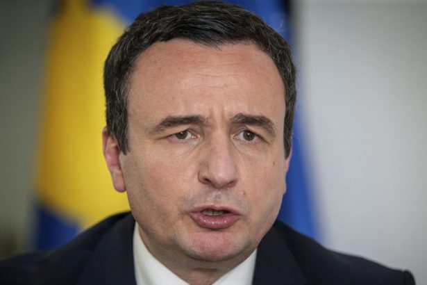 Kurti sa ani na dvakrat nestal premierom Kosovo opat smeruje k predcasnym volbam