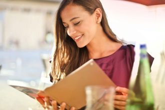 Ministerstvo potvrdilo nove sumy stravneho od decembra