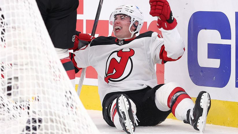 Parada z bekhendu zasah v poklaku a hetrik Simona Nemca v NHL