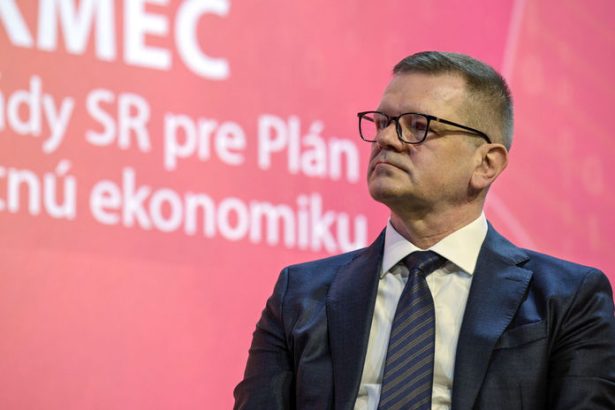 Prezident je pripraveny prijat demisiu Petra Kmeca