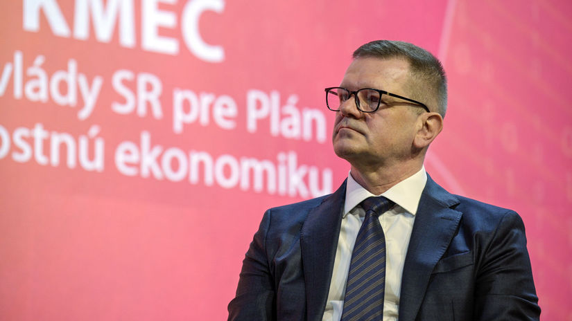 Prezident je pripraveny prijat demisiu Petra Kmeca