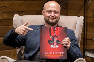 Prvy slovensky fotograf Formuly 1 Martin Trenkler vydal knihu Umenie pretekat