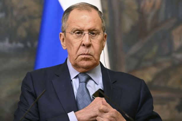 Putinova dcera sa chce zbavit Lavrova tvrdi ex autora prejavov