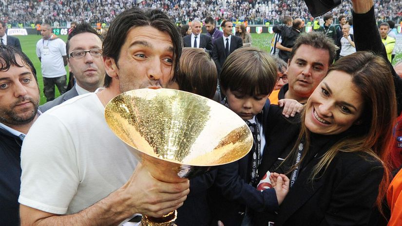 Vynimocny brankar ale mizerny otec Buffon