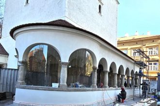 Zasklene arkady v centre Kosic ochrana dedicstva alebo esteticka chyba