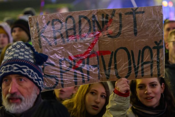 Bratislava a dalsie mesta opat protestuju Opozicia ziada prezidenta o vetovanie trestnej novely
