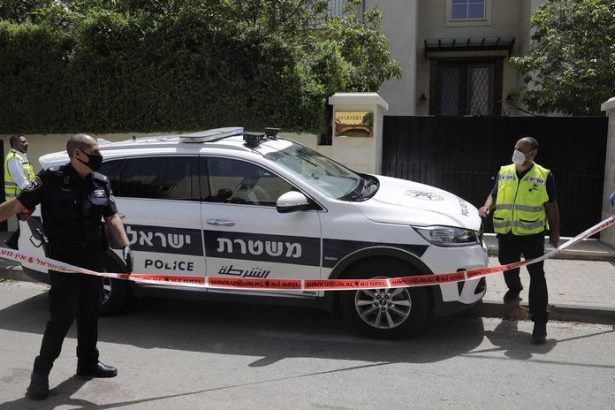 Brutalny utok v Izraeli Palestincan vrazil autom do davu a pobodal mladu zenu