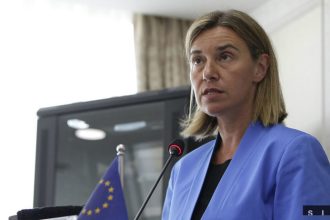 Byvalu sefku diplomacie EU Mogheriniovu obvinili z podvodu