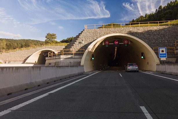 Dolezite usek D1 Hricovske Podhradie Lietavska Lucka uzavrety do pondelka