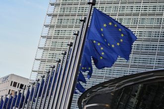 EU prelomila odpor Budapesti a Bratislavy a zmrazila ruske aktiva