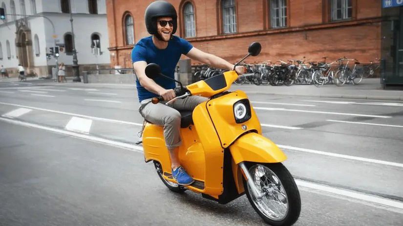 Firma ktora chcela ozivit legendarny Simson krachuje