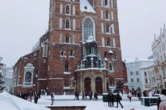 Klobuk dole pred Krakovom Umenie z krabic a alobalu