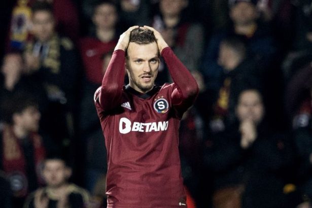 Lietajuce pasky velky krik a vulgarizmy Haraslin zuril spoluhracom zo Sparty vycistil zaludky