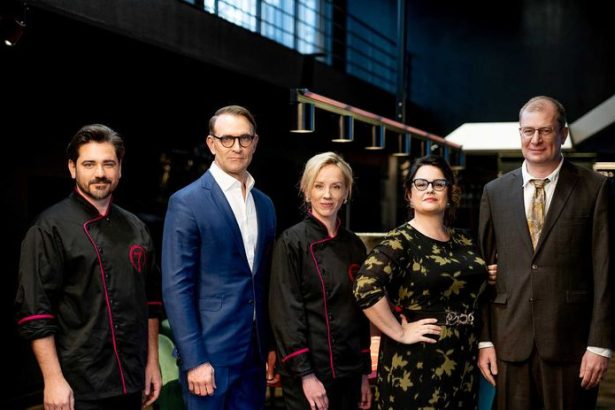 Manzelstvo na obrusku rozvod na tanieri tvorcovia komedie Ked sa zhasne s Tomasom Mastalirum a Petrou Polnisovou predstavuju trailer