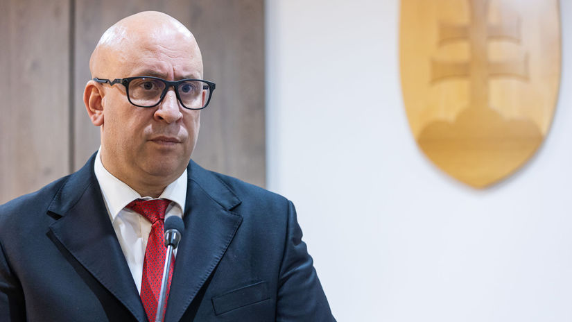 Mimoriadnu schodzi ku odvolavaniu Raza sa v pondelok nepodarilo otvorit