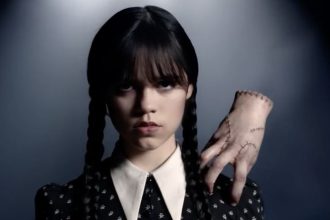 Netflix potvrdil skvele obsadenie tretej serie Wednesday Burtonova muza zmeni osud Addamsovcov