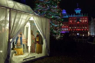 Netradicny bruselsky betlehem bez tvari vyvolal kontroverzie Jeziskovi stali hlavu