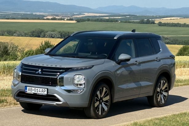 Nove Mitsubishi Outlander PHEV je komfortne a zvlada teren i elektricku jazdu