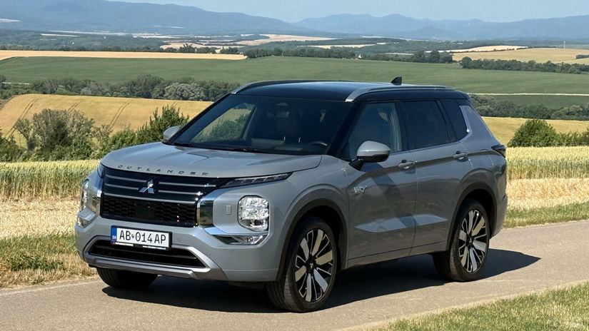 Nove Mitsubishi Outlander PHEV je komfortne a zvlada teren i elektricku jazdu