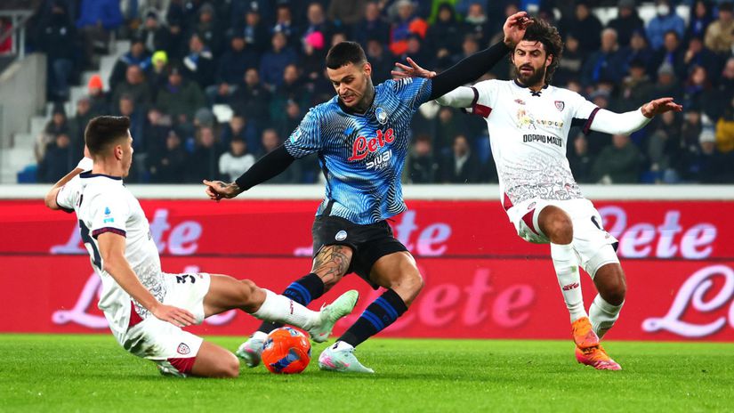 Obranca Obert odohral cely zapas no Cagliari neuspelo O vitazstve Atalanty rozhodol Scamacca