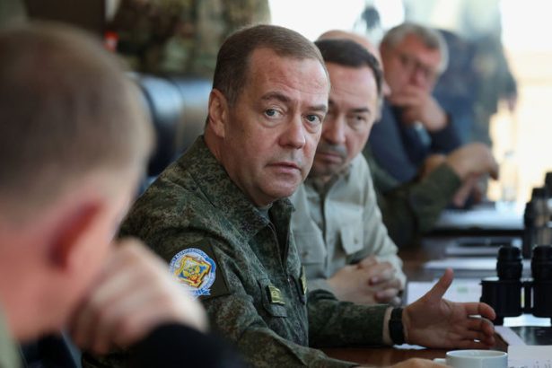 Prekvapeny Medvedev Co sa stalo europskym mierotvorcom