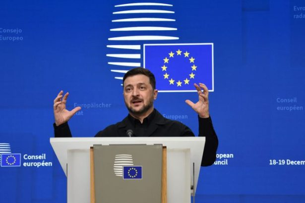 Putin je pripraveny rokovat s Macronom Zelenskyj by privital Europanov