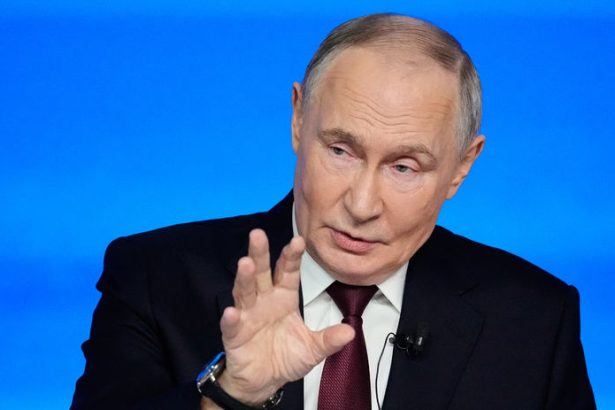 Putin vystupil v televizii pohrozil EU Co ukradnete to musite splatit Priznal spomalenie ekonomiky aj vyssie dane