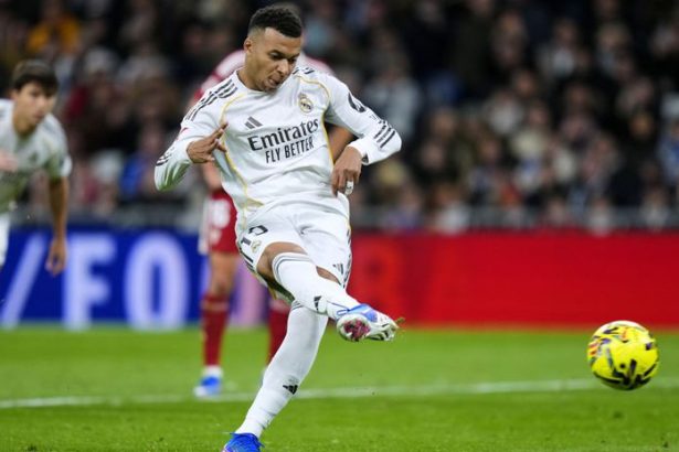 Real znizil stratu na Barcelona Mbappe vyrovnal rekord Ronalda