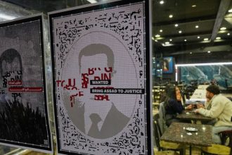 Rok od padu Asada Prezident Sara vyzval narod